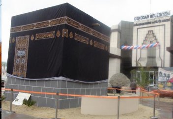 Копия Каабы представлена в Стамбуле