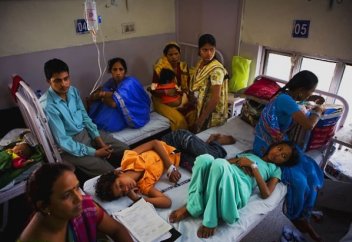 Мусульманка из Индии создала медицинский центр для борьбы со СПИДом