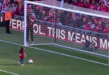 Футбольные фанаты встретили овациями гол 4-летней дочери Мухамеда Салаха (ВИДЕО)