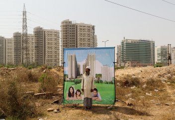 Город-сказка, город-мечта Бедняки построили индийское Сколково в грязи. Им там не рады (фото)