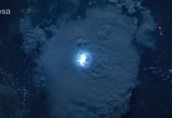 Астронавтар ғарыштан найзағайдың жарқылын суретке түсіріп алды (ВИДЕО)