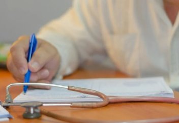 Америкалық дәрігерлер өздерін эфтаназия процедурасына тартқаны үшін сотқа жүгінді