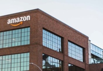 ҚАЗАҚСТАНДЫҚ СТУДЕНТ ДРОНМЕН ЗАТ ЖЕТКІЗУ ҚЫЗМЕТІН СЫНАҚТАН ӨТКІЗІП ЖАТЫР