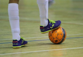 Жарысқа баратын адам аузын ашса бола ма? Ораза тұтпаған адам ауызашарға бара ала ма?