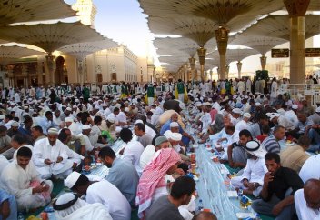 ӘЛЕМДЕГІ ЕҢ ІРІ 5 АУЫЗАШАР ДАСТАРХАНЫ (ФОТО)