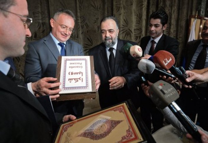 Духовные лидеры Сирии подарили Коран российскому посольству