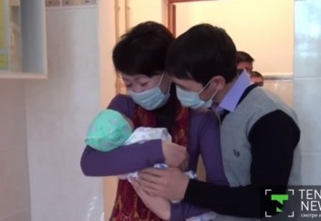 Мечтающие удочерить девочку Жансаю супруги впервые встретились с ней