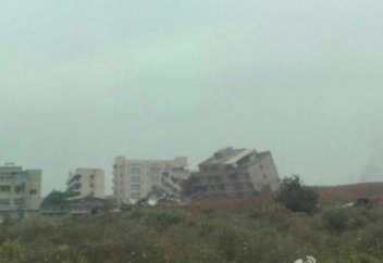 Тілсіз жау: Қытайда тау көшкіні көпқабатты тұрғын үйді басып қалды (видeо)