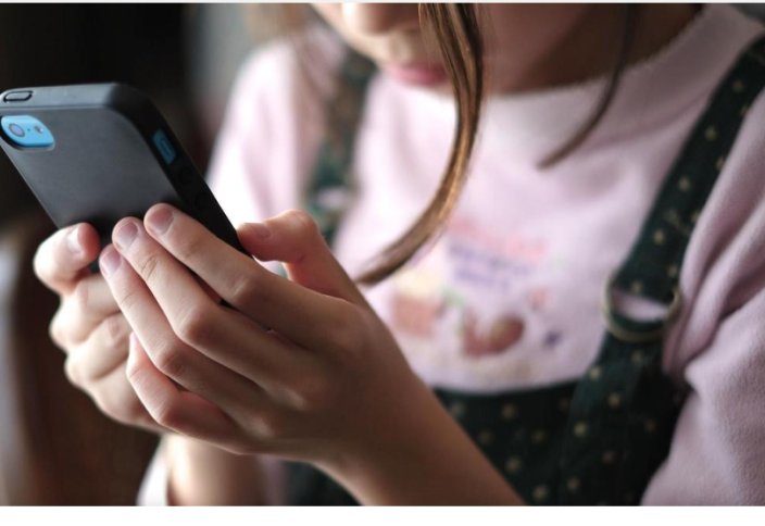 В Казахстане предложили запретить детям до 16 лет пользоваться социальными сетями