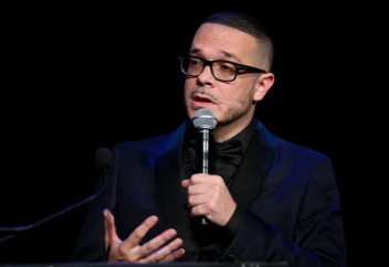 Америкалық жазушы, бұрынғы пастор исламды қабылдады (видео)