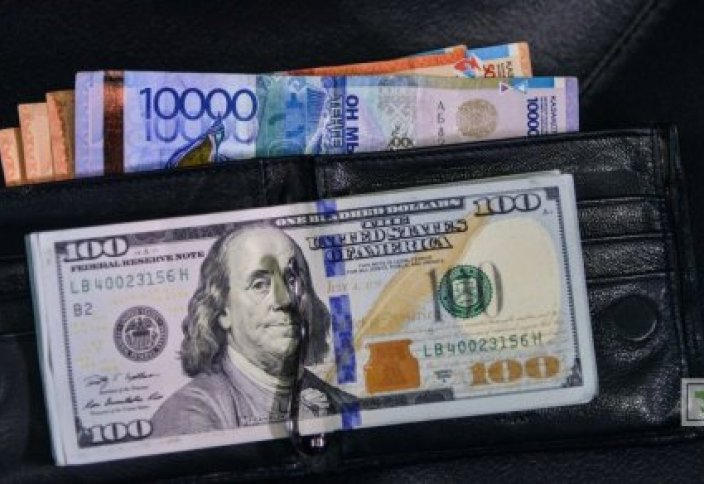 Ұлттық банк басшысы қазақстандықтарға жинап жатқан қаражатының 50 пайызын долларға ауыстырып қоюға кеңес берді