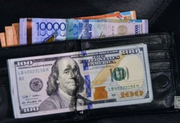 Ұлттық банк басшысы қазақстандықтарға жинап жатқан қаражатының 50 пайызын долларға ауыстырып қоюға кеңес берді