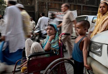 Адамзаттың алтыдан бір бөлігі 1 долларға күн көреді (фото)