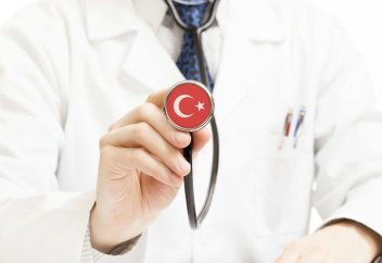 Түркияда дәрігерлерге әлеуметтік желіде өз-өзін жарнамалауға тыйым салынды