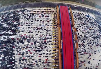 Қытайдағы бірнеше шақырымға жалғасқан көлік кептелісінің видеосы жарияланды