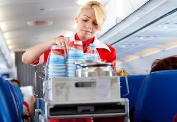 Исламды қабылдаған стюардессаны АҚШ авиакомпаниясы жұмыстан шығарған..