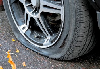 Порвали шину? Знайте, как получить новую бесплатно