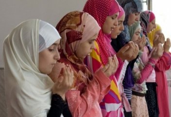 АЛТЫ ҚЫЗЫ БАР ӘКЕ