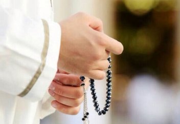 Жатар алдында 33 рет сүбханаллаһ, 33 үш рет әлхамдулилла және 34 рет Аллаһу әкбәр деп айтудың пайдасы