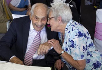 Британияның 103 жастағы тұрғыны 91 жастағы танысымен некелесті