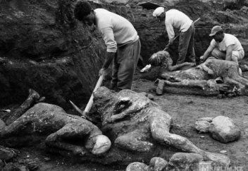 ЗАСТЫВШИЕ ВО ВРЕМЕНИ: НАКАЗАНИЕ НАРОДА ПРОРОКА ЛУТА (МИР ЕМУ)