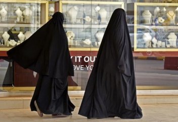 Разные: Совет шуры Саудовской Аравии отверг реформу многоженства