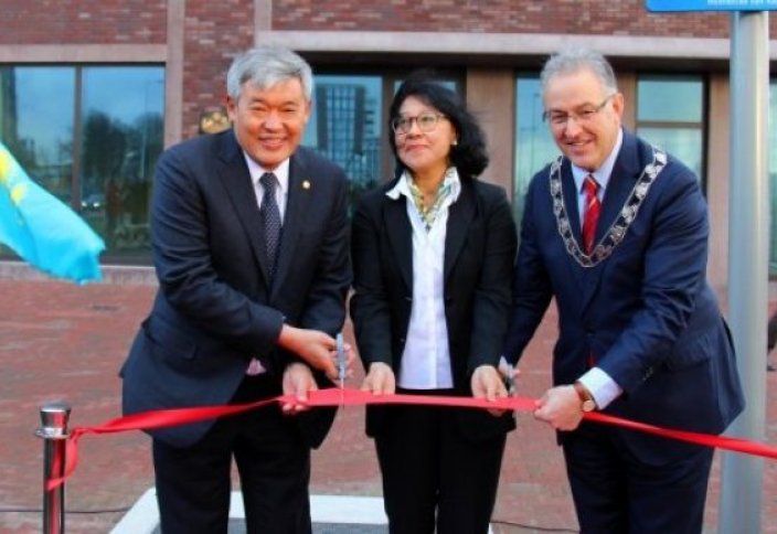 Голландия: Площадь под названием «Астана» торжественно открыта