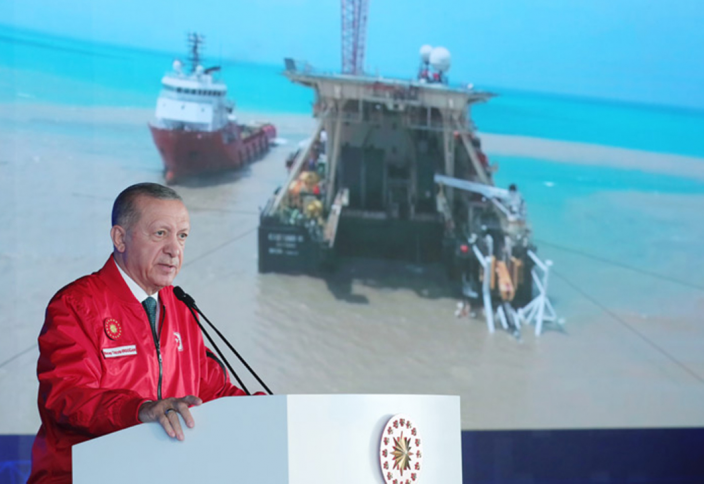 Турция приступила к укладке газопровода по дну Черного моря