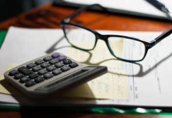 Как проверить, делает ли работодатель налоговые отчисления за работника