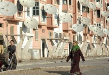 Кризис в Туркменистане: Власти массово изымают телевизионные тарелки