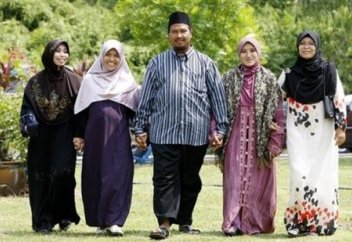 Көп әйел алуға рұқсат берілді