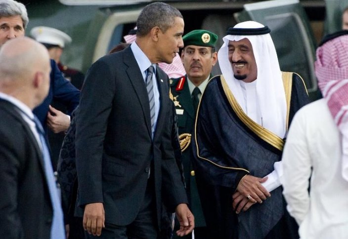 Совершение намаза первостепенно для саудовского короля