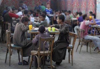 Рамазанда қоғамдық орындарда тамақтануға тыйым салды