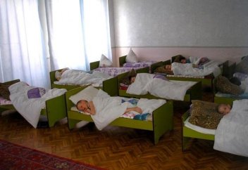 Бақуатты мұсылман жетім балаларға үйін берді