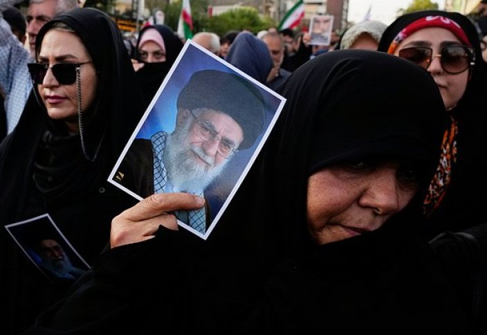 Годы абсолютного правления: Кто такой Али Хаменеи и как он пришёл к власти в Иране?