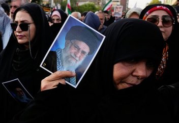 Годы абсолютного правления: Кто такой Али Хаменеи и как он пришёл к власти в Иране?