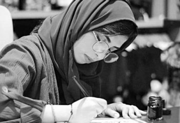 Мусульманка создает шедевры соединив арабскую каллиграфию с японскими иероглифами