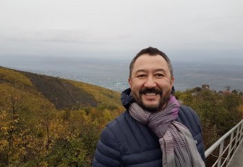 Танымал адвокат “тіркелмегендігі” үшін салынатын айыппұлдан қалай құтылуға болатынын айтты