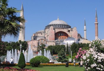 ТҮРКИЯ КҮНДЕЛІГІ. 1 МЛН. 700 МЫҢ АДАМ КЕЗЕКТЕ...