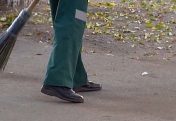 Аула сыпырушы 7 млн доллар ұтса да жұмысынан кеткен жоқ