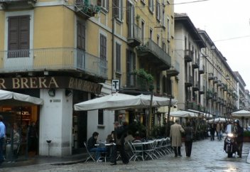 Жезөкшелерді жабық киініп жүруге міндеттейтін болды