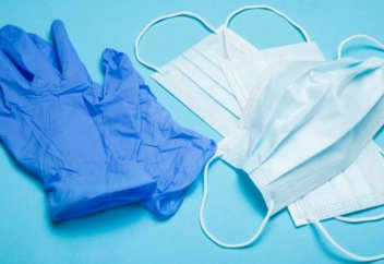 Эмфизему кто лечить будет? Академик РАН рассказал об опасности масок и перчаток