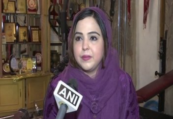 Афганская спортсменка бесплатно тренирует беженцев в Индонезии