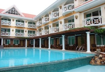 Филиппинде баспанасы жоқ жандардың қонақ үйде тұрғаны белгілі болды