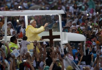 Папа Римский: Католики не должны размножаться «как кролики»