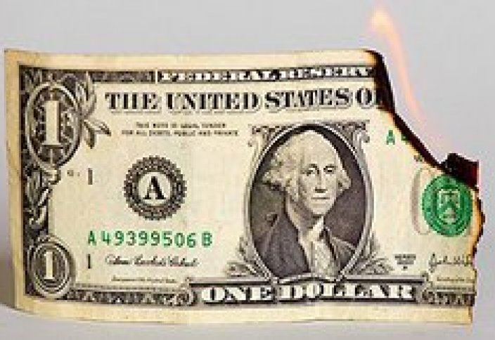 Миру грозит долларовый кризис?