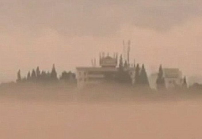 Қытайда аспанмен алып елес қала жүзді (видео)