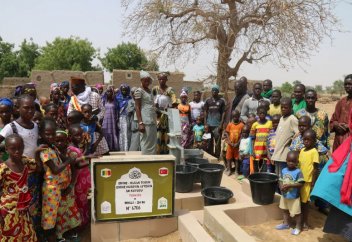 Турецкий фонд помог миллионам людей (+ Фото)