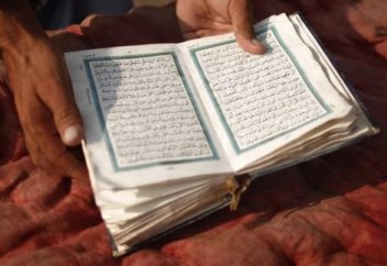 Меккеде бұрмаланған Құран тәркіленді