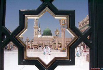 Қа­сиет­ті Мә­ди­на қа­ла­сын­да­ғы Ха­зі­ре­ті Пайғам­ба­ры­мыз­дың (с.а.у.) қа­бі­рін зия­рат ету
